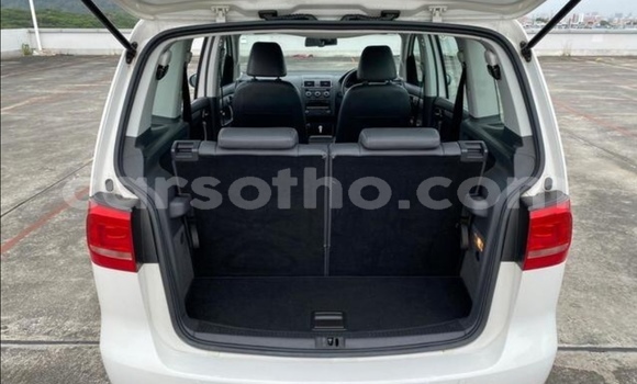 Sayi Na hannu Volkswagen Touran White Mota in Thaba–Tseka a Mafeteng Sayi Na hannu Volkswagen Touran White Mota in Thaba–Tseka a Mafeteng