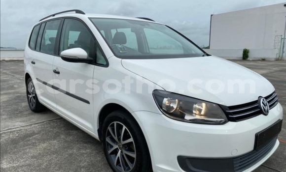 Sayi Na hannu Volkswagen Touran White Mota in Thaba–Tseka a Mafeteng Sayi Na hannu Volkswagen Touran White Mota in Thaba–Tseka a Mafeteng