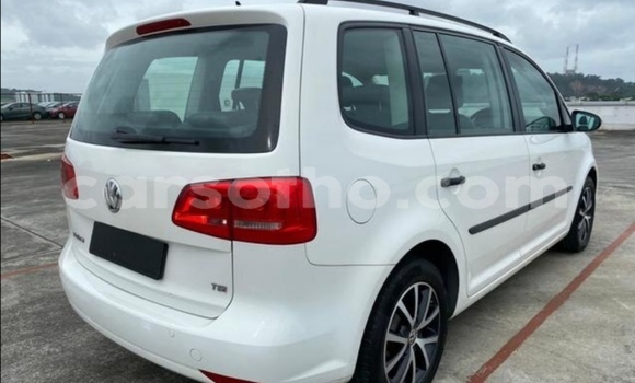 Sayi Na hannu Volkswagen Touran White Mota in Thaba–Tseka a Mafeteng Sayi Na hannu Volkswagen Touran White Mota in Thaba–Tseka a Mafeteng