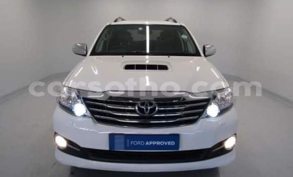 Acheter Occasion Voiture Toyota Fortuner Blanc à Maseru, Maseru Acheter Occasion Voiture Toyota Fortuner Blanc à Maseru, Maseru