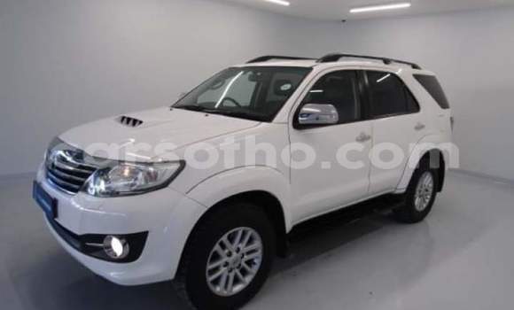 Acheter Occasion Voiture Toyota Fortuner Blanc à Maseru, Maseru Acheter Occasion Voiture Toyota Fortuner Blanc à Maseru, Maseru