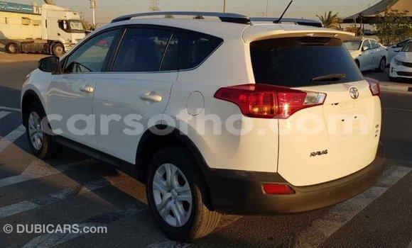 Sayi Imported Toyota RAV4 White Mota in Import - Dubai a Maseru Sayi Imported Toyota RAV4 White Mota in Import - Dubai a Maseru