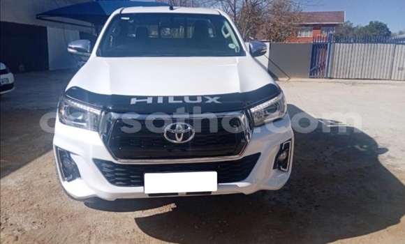 Acheter Occasion Voiture Toyota Hilux Blanc à Maputsoe, Leribe Acheter Occasion Voiture Toyota Hilux Blanc à Maputsoe, Leribe
