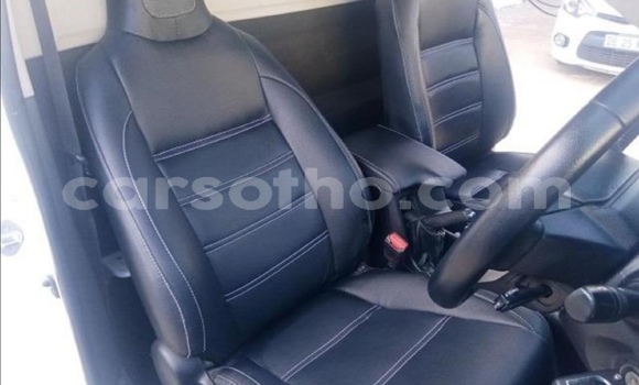 Acheter Occasion Voiture Toyota Hilux Blanc à Maputsoe, Leribe Acheter Occasion Voiture Toyota Hilux Blanc à Maputsoe, Leribe