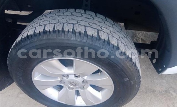 Acheter Occasion Voiture Toyota Hilux Blanc à Maputsoe, Leribe Acheter Occasion Voiture Toyota Hilux Blanc à Maputsoe, Leribe