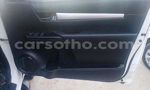 Acheter Occasion Voiture Toyota Hilux Blanc à Maputsoe, Leribe Acheter Occasion Voiture Toyota Hilux Blanc à Maputsoe, Leribe