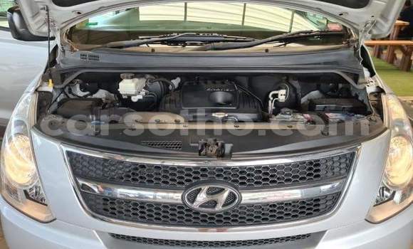 اشتري مستعمل Hyundai H1 Silver سيارة في Butha Buthe في Butha-Buthe اشتري مستعمل Hyundai H1 Silver سيارة في Butha Buthe في Butha-Buthe