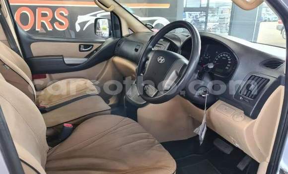 اشتري مستعمل Hyundai H1 Silver سيارة في Butha Buthe في Butha-Buthe اشتري مستعمل Hyundai H1 Silver سيارة في Butha Buthe في Butha-Buthe