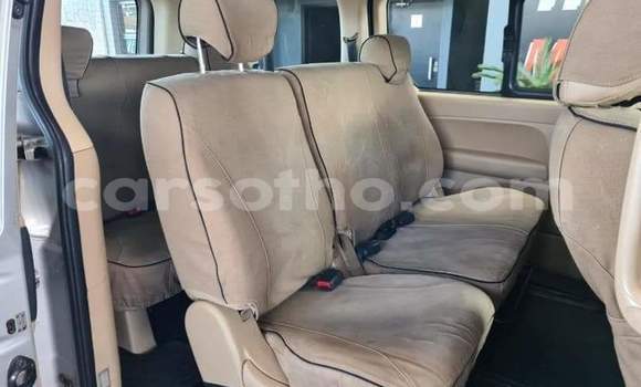 اشتري مستعمل Hyundai H1 Silver سيارة في Butha Buthe في Butha-Buthe اشتري مستعمل Hyundai H1 Silver سيارة في Butha Buthe في Butha-Buthe