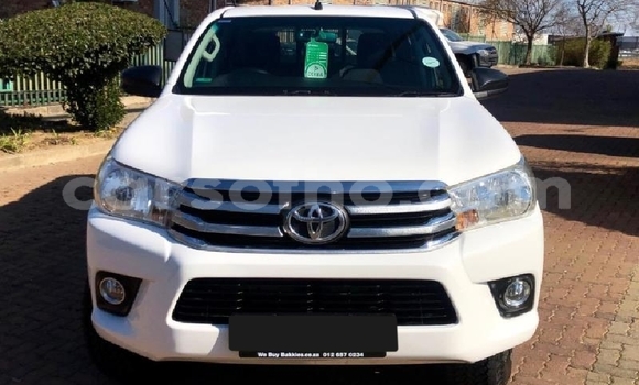 Sayi Na hannu Toyota Hilux White Mota in Maseru a Maseru Sayi Na hannu Toyota Hilux White Mota in Maseru a Maseru