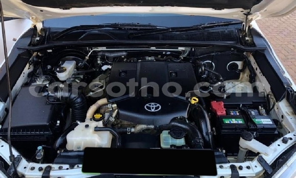 Sayi Na hannu Toyota Hilux White Mota in Maseru a Maseru Sayi Na hannu Toyota Hilux White Mota in Maseru a Maseru