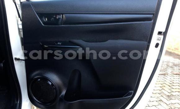 Sayi Na hannu Toyota Hilux White Mota in Maseru a Maseru Sayi Na hannu Toyota Hilux White Mota in Maseru a Maseru