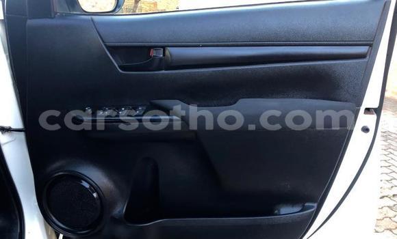 Sayi Na hannu Toyota Hilux White Mota in Maseru a Maseru Sayi Na hannu Toyota Hilux White Mota in Maseru a Maseru