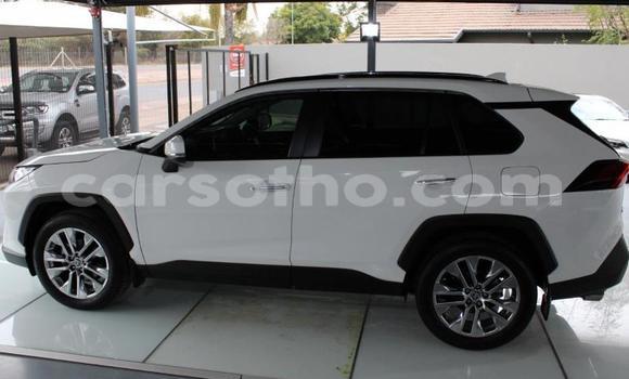 Acheter Occasion Voiture Toyota RAV4 Blanc à Maseru, Maseru Acheter Occasion Voiture Toyota RAV4 Blanc à Maseru, Maseru