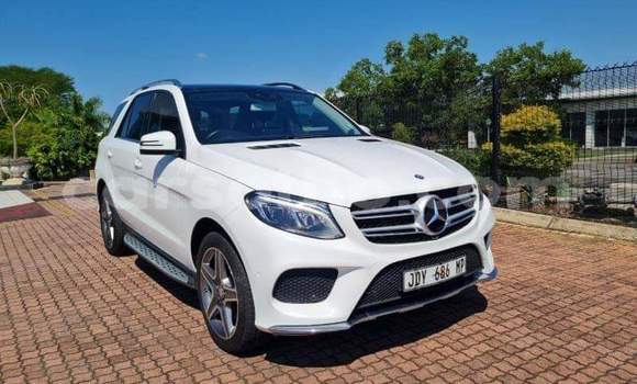 Sayi Na hannu Mercedes-Benz GLE White Mota in Thaba–Tseka a Mafeteng Sayi Na hannu Mercedes-Benz GLE White Mota in Thaba–Tseka a Mafeteng