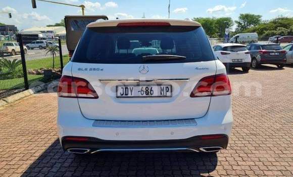 Sayi Na hannu Mercedes-Benz GLE White Mota in Thaba–Tseka a Mafeteng Sayi Na hannu Mercedes-Benz GLE White Mota in Thaba–Tseka a Mafeteng