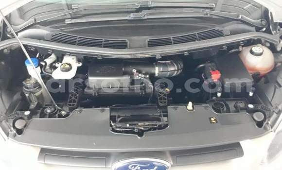 اشتري مستعمل Ford Tourneo Custom Beige سيارة في Roma في Maseru اشتري مستعمل Ford Tourneo Custom Beige سيارة في Roma في Maseru