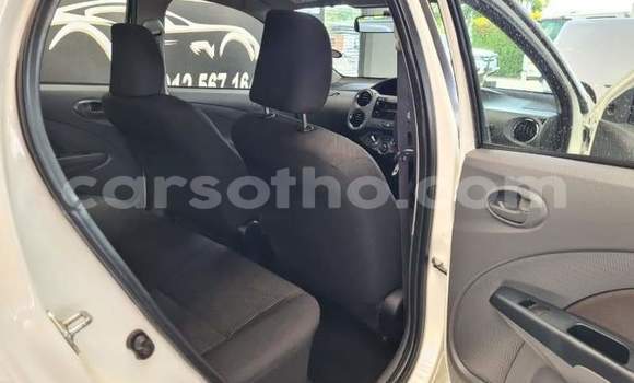 Acheter Occasion Voiture Toyota Etios Blanc à Maseru, Maseru Acheter Occasion Voiture Toyota Etios Blanc à Maseru, Maseru