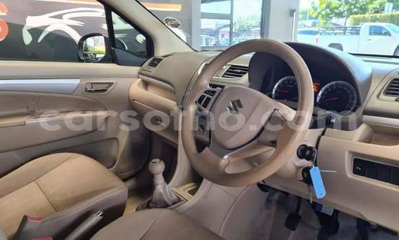 Sayi Na hannu Suzuki Ertiga White Mota in Quthing a Butha-Buthe Sayi Na hannu Suzuki Ertiga White Mota in Quthing a Butha-Buthe