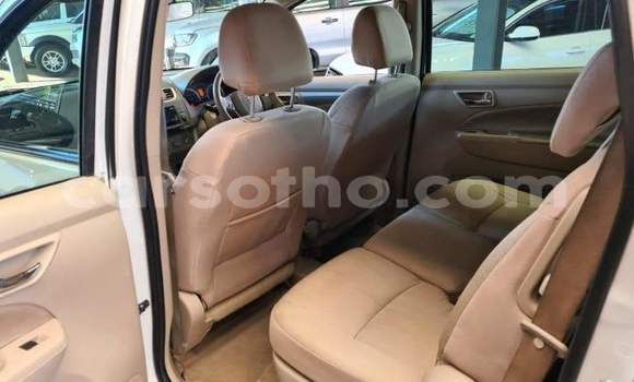 Sayi Na hannu Suzuki Ertiga White Mota in Quthing a Butha-Buthe Sayi Na hannu Suzuki Ertiga White Mota in Quthing a Butha-Buthe