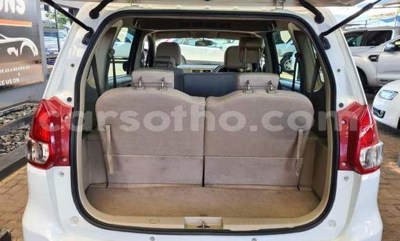 Sayi Na hannu Suzuki Ertiga White Mota in Quthing a Butha-Buthe Sayi Na hannu Suzuki Ertiga White Mota in Quthing a Butha-Buthe