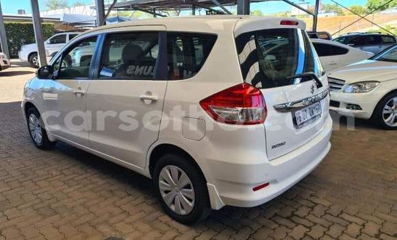 Sayi Na hannu Suzuki Ertiga White Mota in Quthing a Butha-Buthe Sayi Na hannu Suzuki Ertiga White Mota in Quthing a Butha-Buthe