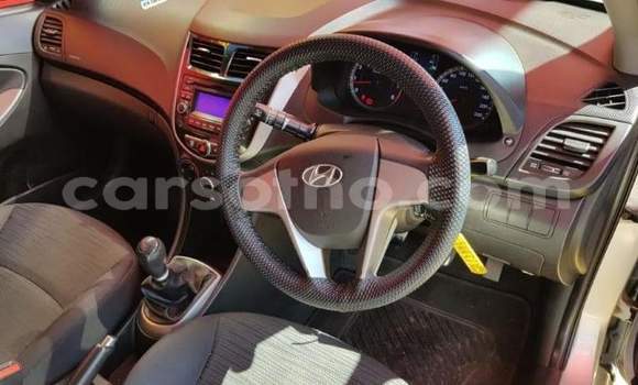 Acheter Occasion Voiture Hyundai Accent Gris à Import - Dubai, Maseru Acheter Occasion Voiture Hyundai Accent Gris à Import - Dubai, Maseru