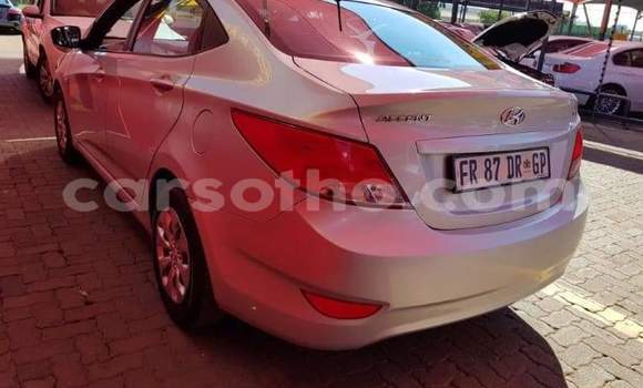 Acheter Occasion Voiture Hyundai Accent Gris à Import - Dubai, Maseru Acheter Occasion Voiture Hyundai Accent Gris à Import - Dubai, Maseru