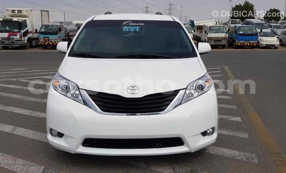 Acheter Import Voiture Toyota Sienna Blanc à Import - Dubai, Maseru Acheter Import Voiture Toyota Sienna Blanc à Import - Dubai, Maseru