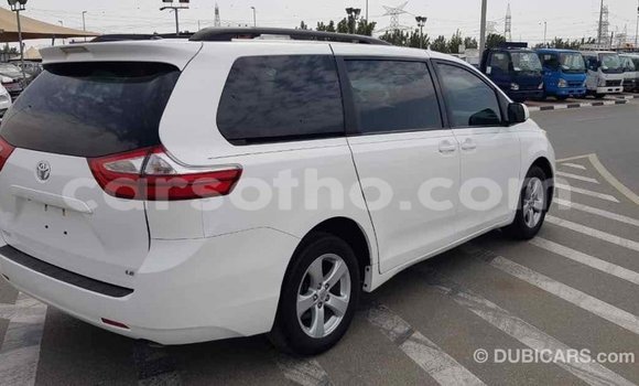 Acheter Import Voiture Toyota Sienna Blanc à Import - Dubai, Maseru Acheter Import Voiture Toyota Sienna Blanc à Import - Dubai, Maseru