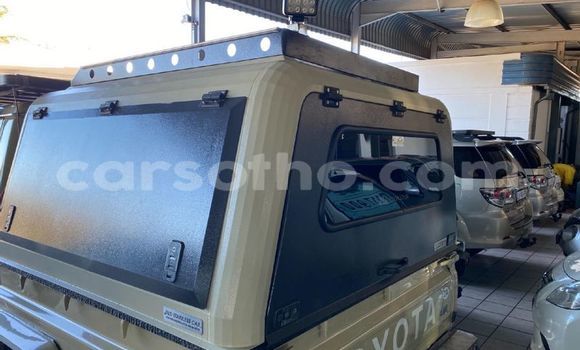 اشتري مستعمل Toyota Land Cruiser Beige سيارة في Maseru في Maseru اشتري مستعمل Toyota Land Cruiser Beige سيارة في Maseru في Maseru