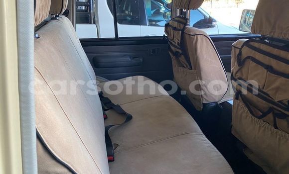 اشتري مستعمل Toyota Land Cruiser Beige سيارة في Maseru في Maseru اشتري مستعمل Toyota Land Cruiser Beige سيارة في Maseru في Maseru