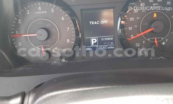 Acheter Import Voiture Toyota Sienna Blanc à Import - Dubai, Maseru Acheter Import Voiture Toyota Sienna Blanc à Import - Dubai, Maseru