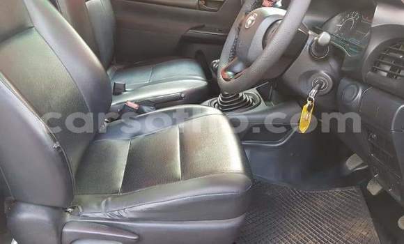 اشتري مستعمل Toyota Hilux White سيارة في Teyateyaneng في Berea اشتري مستعمل Toyota Hilux White سيارة في Teyateyaneng في Berea