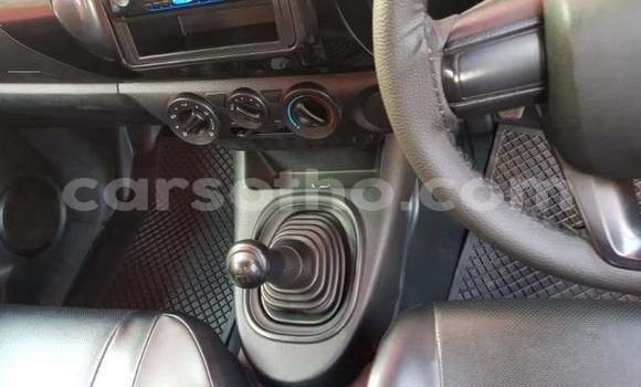 اشتري مستعمل Toyota Hilux White سيارة في Teyateyaneng في Berea اشتري مستعمل Toyota Hilux White سيارة في Teyateyaneng في Berea