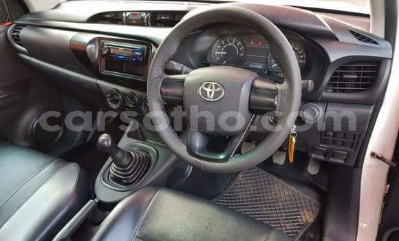 اشتري مستعمل Toyota Hilux White سيارة في Teyateyaneng في Berea اشتري مستعمل Toyota Hilux White سيارة في Teyateyaneng في Berea