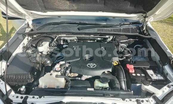 اشتري مستعمل Toyota Hilux White سيارة في Hlotse في Leribe اشتري مستعمل Toyota Hilux White سيارة في Hlotse في Leribe