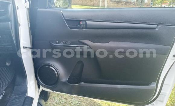 اشتري مستعمل Toyota Hilux White سيارة في Hlotse في Leribe اشتري مستعمل Toyota Hilux White سيارة في Hlotse في Leribe