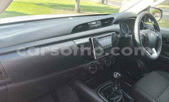 اشتري مستعمل Toyota Hilux White سيارة في Hlotse في Leribe اشتري مستعمل Toyota Hilux White سيارة في Hlotse في Leribe