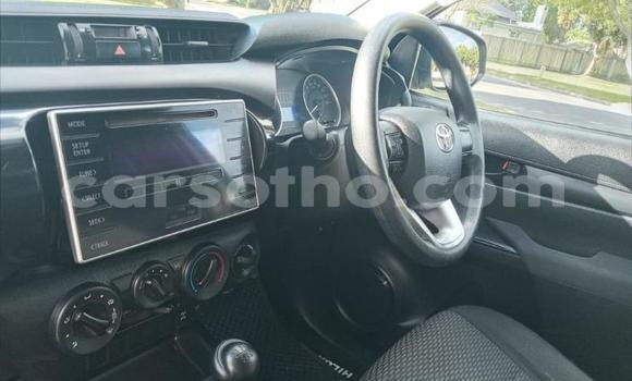 اشتري مستعمل Toyota Hilux White سيارة في Hlotse في Leribe اشتري مستعمل Toyota Hilux White سيارة في Hlotse في Leribe