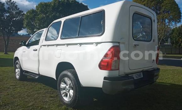 اشتري مستعمل Toyota Hilux White سيارة في Hlotse في Leribe اشتري مستعمل Toyota Hilux White سيارة في Hlotse في Leribe