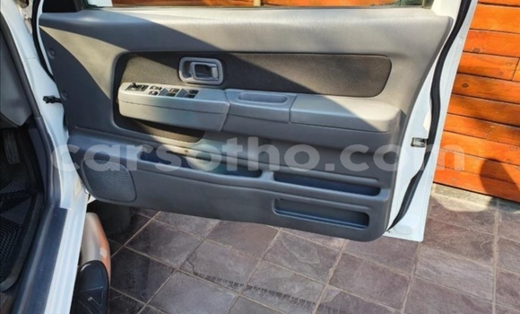 Acheter Occasion Voiture Nissan Hardbody Blanc à Maseru, Maseru Acheter Occasion Voiture Nissan Hardbody Blanc à Maseru, Maseru