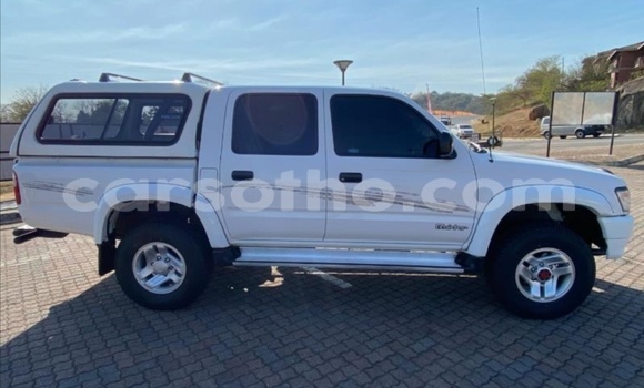 Acheter Occasion Voiture Toyota Hilux Blanc à Thaba–Tseka, Mafeteng Acheter Occasion Voiture Toyota Hilux Blanc à Thaba–Tseka, Mafeteng
