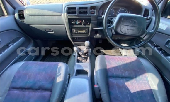 Acheter Occasion Voiture Toyota Hilux Blanc à Thaba–Tseka, Mafeteng Acheter Occasion Voiture Toyota Hilux Blanc à Thaba–Tseka, Mafeteng