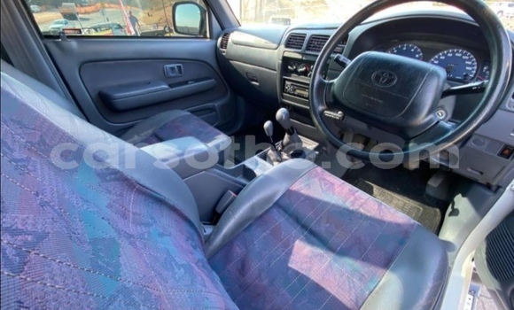Acheter Occasion Voiture Toyota Hilux Blanc à Thaba–Tseka, Mafeteng Acheter Occasion Voiture Toyota Hilux Blanc à Thaba–Tseka, Mafeteng