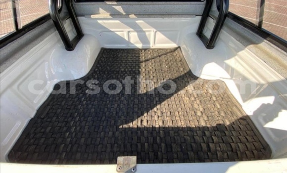 Acheter Occasion Voiture Toyota Hilux Blanc à Thaba–Tseka, Mafeteng Acheter Occasion Voiture Toyota Hilux Blanc à Thaba–Tseka, Mafeteng