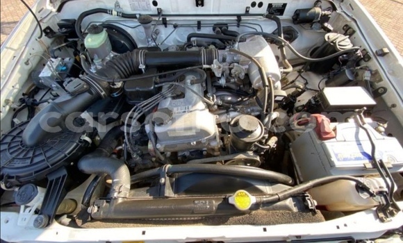 Acheter Occasion Voiture Toyota Hilux Blanc à Thaba–Tseka, Mafeteng Acheter Occasion Voiture Toyota Hilux Blanc à Thaba–Tseka, Mafeteng