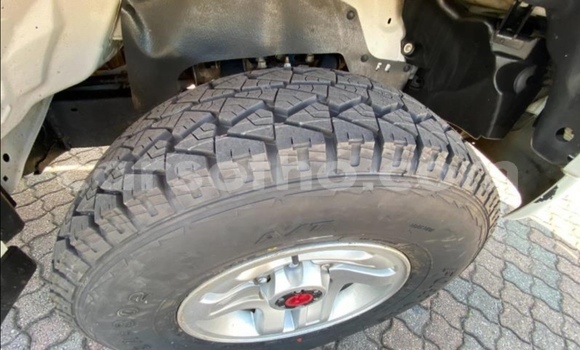 Acheter Occasion Voiture Toyota Hilux Blanc à Thaba–Tseka, Mafeteng Acheter Occasion Voiture Toyota Hilux Blanc à Thaba–Tseka, Mafeteng