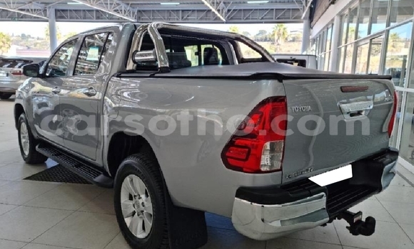 Sayi Na hannu Toyota Hilux Silver Mota in Maseru a Maseru Sayi Na hannu Toyota Hilux Silver Mota in Maseru a Maseru
