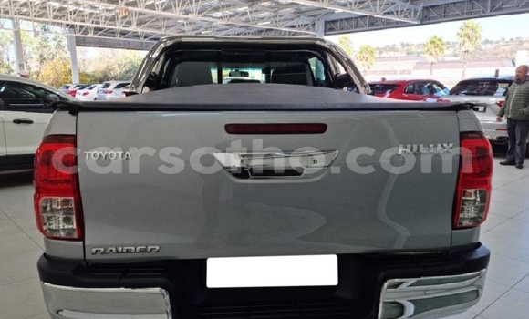 Sayi Na hannu Toyota Hilux Silver Mota in Maseru a Maseru Sayi Na hannu Toyota Hilux Silver Mota in Maseru a Maseru